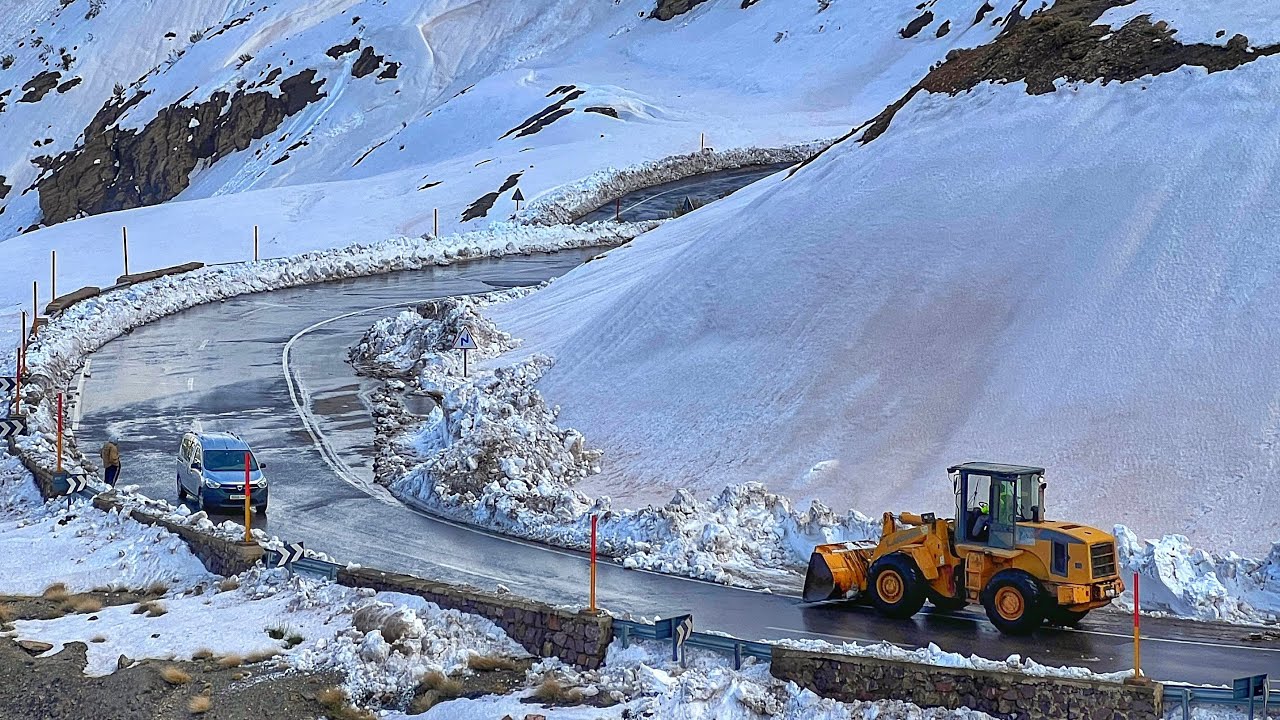 الثلوج تغطي طريق تشكا في اتجاه ورزازات Tchka Morocco Today