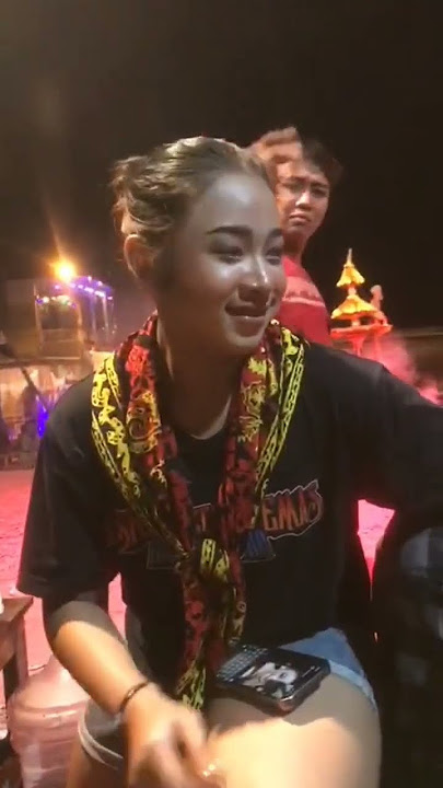 Niken Salindri memainkan Kenong Mayangkoro Original Live Mojokerto