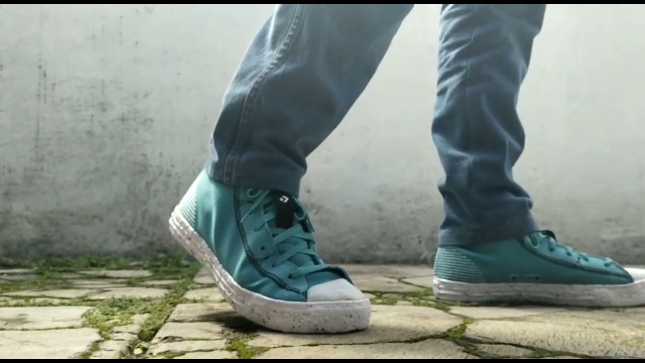 On feet Converse Renew