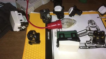 Công tắc trung gian 4 tiếp điểm panasonic dùng để bật tắt 1 bóng đèn từ 3 vị trí trở lên