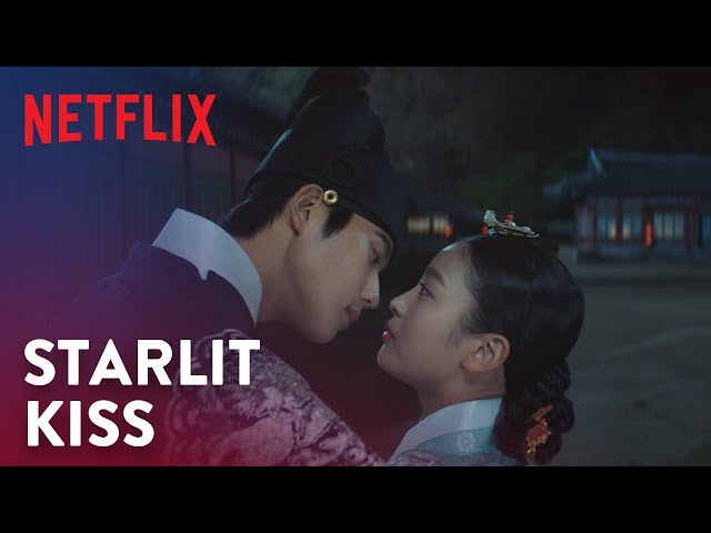 Moon Sang-min kisses Oh Ye-ju under the stars | Under The Queen’s Umbrella Ep 16 [ENG SUB] class=