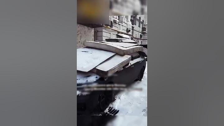 Коммунальная служба накрыла машины матрацами🥰