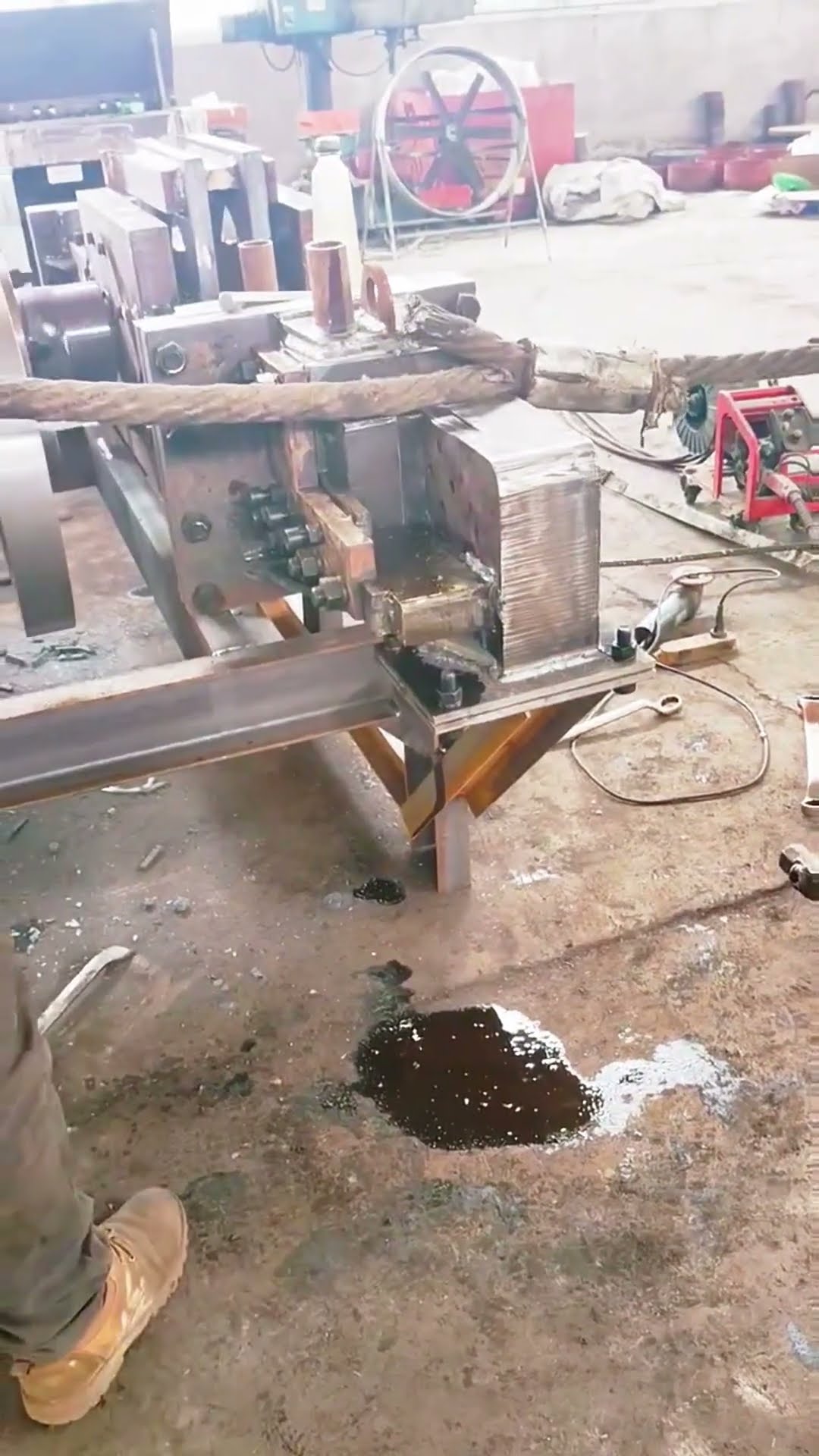 Wire rope cutting process- Good tools and machinery make work easy