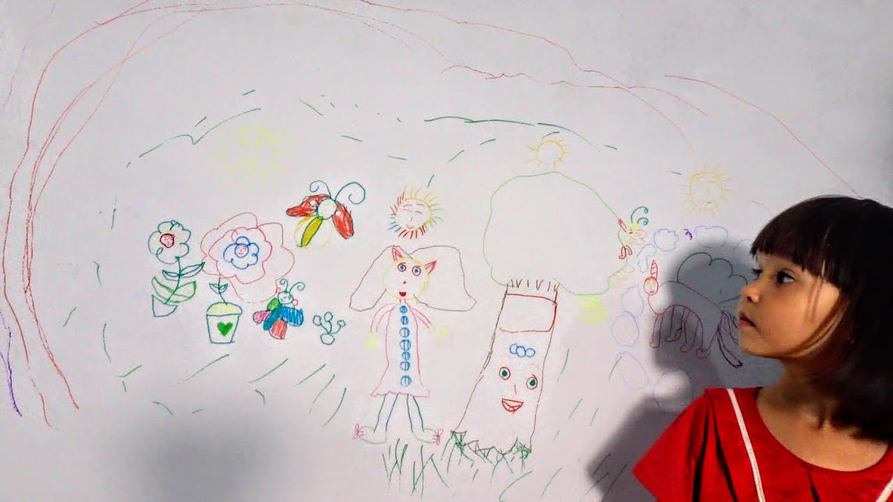 Wall drawings by 3-year-old kid artist Mia Mai