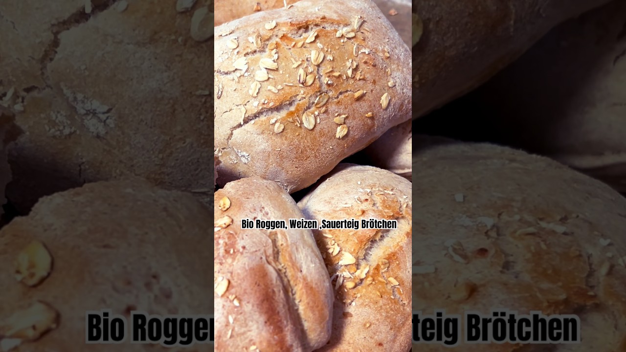 Bio Roggen-Weizen- Brötchen mit Sauerteig und Haferflocken Topping ...
