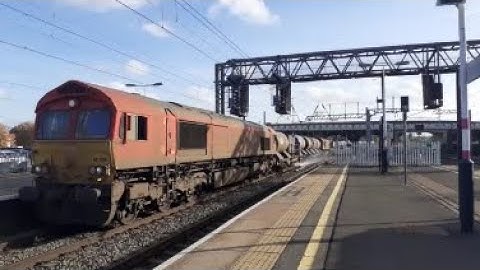 DB Cargo UK 66100 and 66084 pass through Bedford on RHTT duties 26/10/22