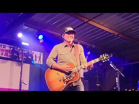 Casey Donahew 'Kiss