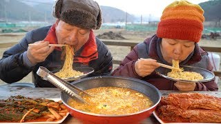 후루룩 맛있는 라면🍜에 계란 4개 풀어서 먹방! (Korean instant noodles)요리&먹방!! - Mukbang eating show