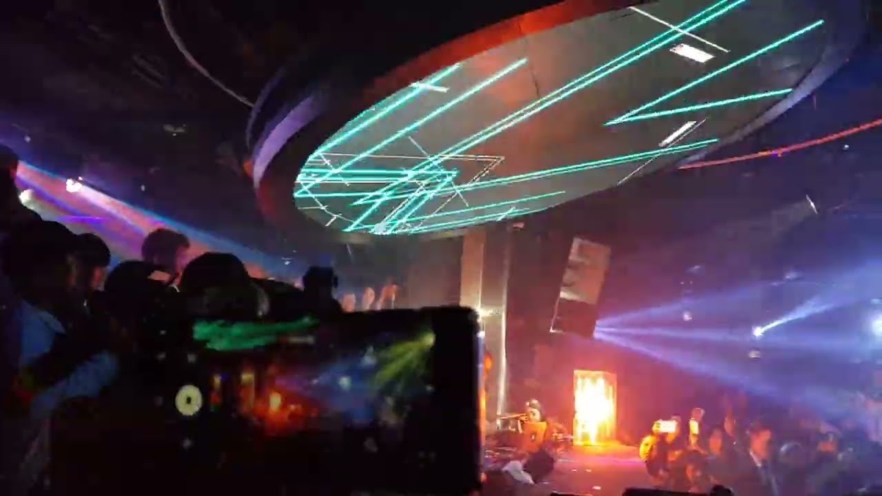 Alan Walker in Club Burningsun - YouTube