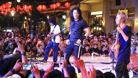 GIGI Live At Summarecon Mall Bekasi 2016