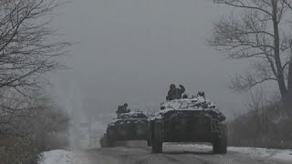 Bahmutot Hó Borítja És Az Orosz Tüzérség Lövi