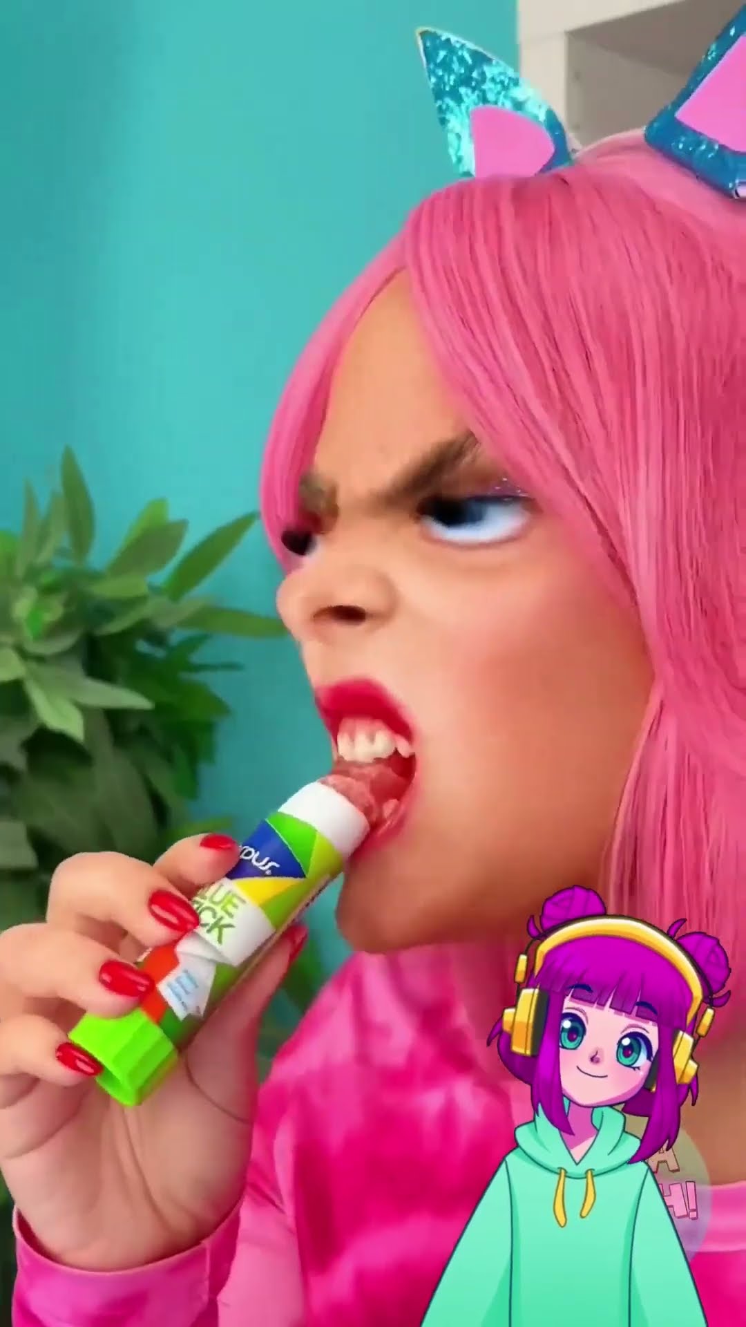 ? She hide her candies like a pro #school #candy #sweets #diy #useful #lifehacks