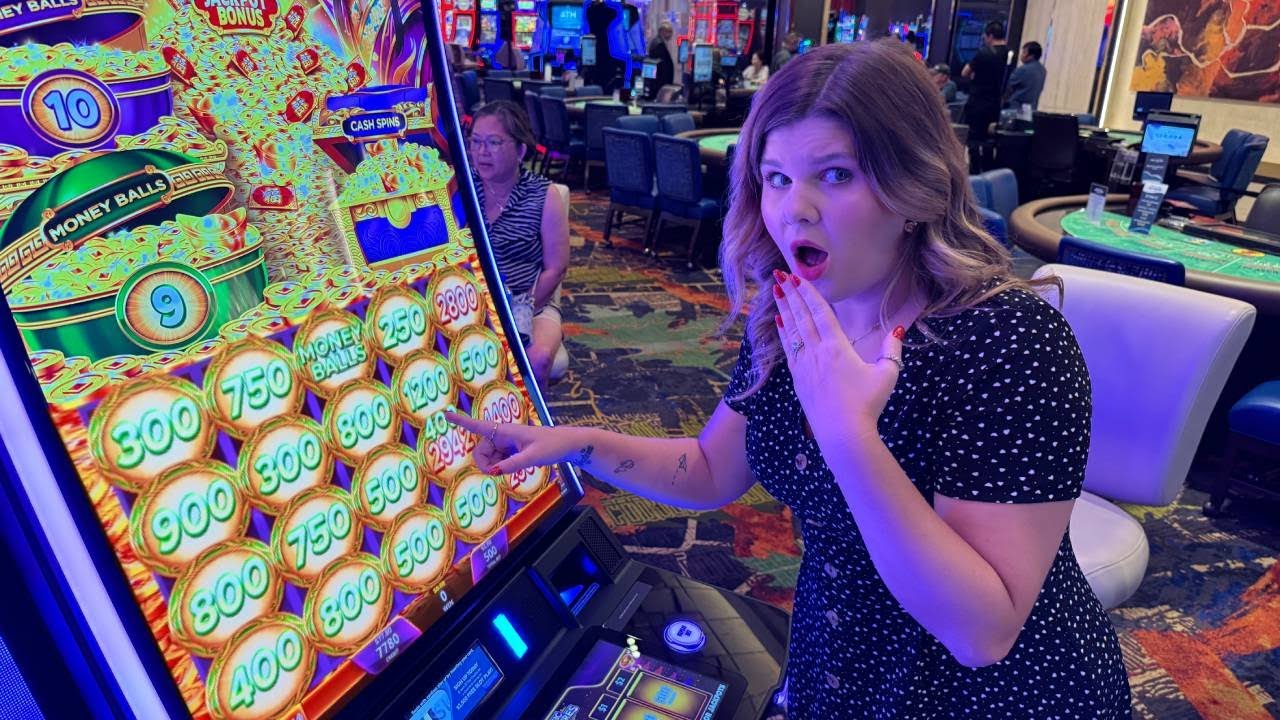 gái vú to sex OMG! This Slot Machine Paid Like It Was Malfunctioning!