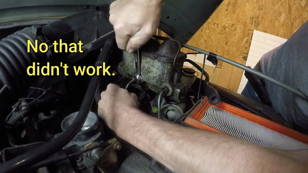 94 Wrangler YJ master brake cylinder replaced. - YouTube