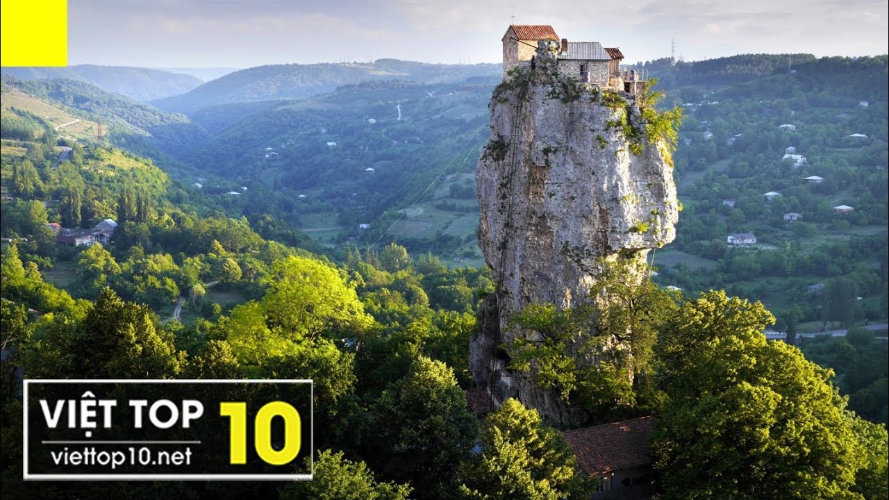 kien truc nha dep doc dao 20 Incredible Cave Castles, Temples, and Buildings Inside Mountains