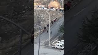 Ankara Trafik&Fahri Korutürk Mah Neşet Ertaş Caddesi Cumartesi Pazarı Yanı Araç Rampadan Aşağı Düştü