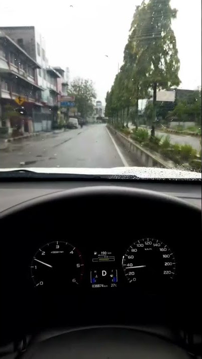 Nyetir Pajero hujan....