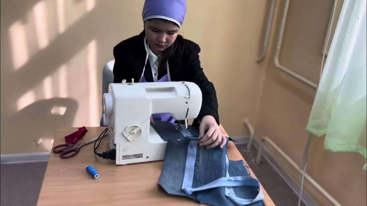 Олар қара әйелді сиқытып, оның бүкіл кискасын жалады.