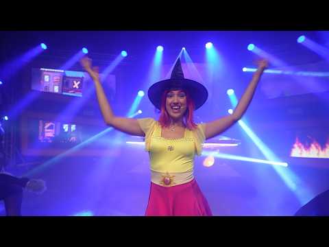Lucilla - FUMO NERO SALE SU 🧙🏻‍♀️🎃🧛🏽 Live al Teatro Celebrazioni