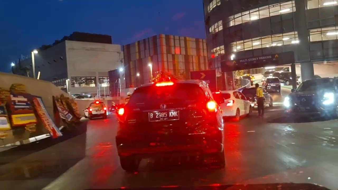 Suasana Hingga Masuk Parkiran Pakuwon Mall Bekasi Pas Grand Opening