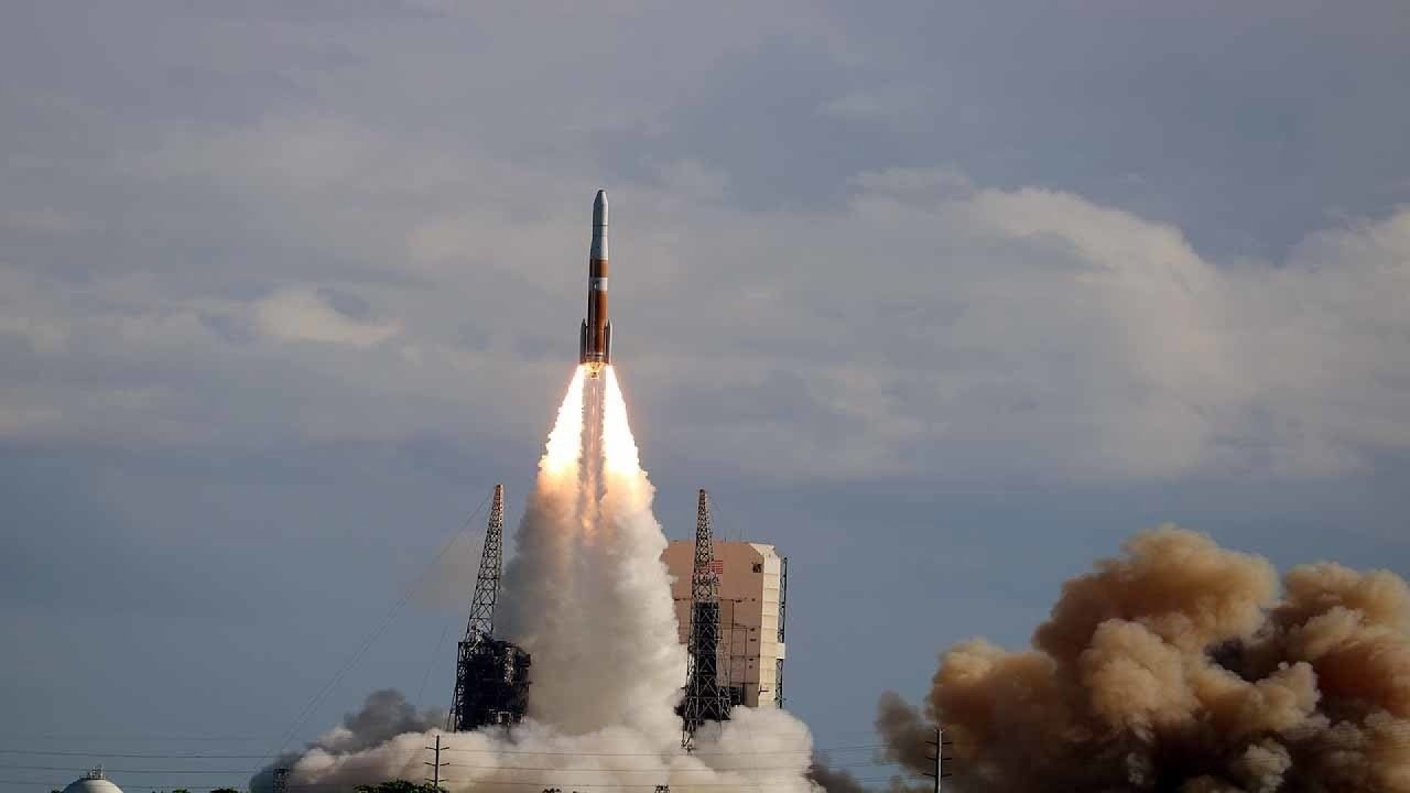 newspaper mockup Final liftoff of 'single-stick' Delta IV rocket
