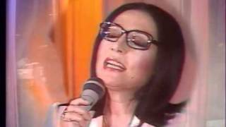 Video thumbnail of "Nana Mouskouri - L'amour en héritage - Champs Elysées 16th March 1985"