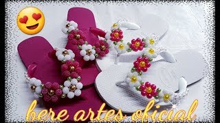 Chinelo Decorado com Flores de Pérolas Craqueladas