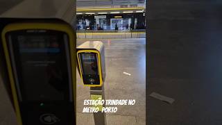 A principal estação de metro na cidade do Porto Portugal