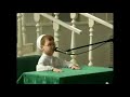 мальчик очень красиво читает коран