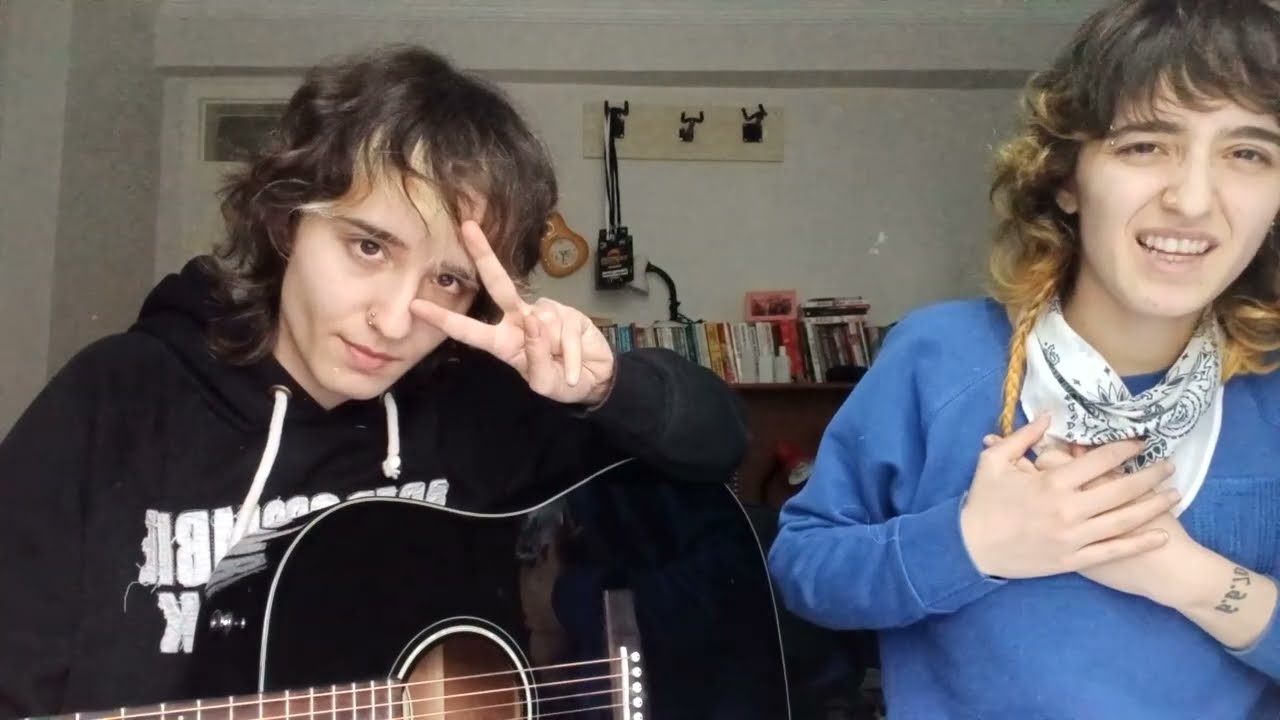 Hipersona - COMPLETE MESS (5SOS Acoustic Cover In The Bedroom)