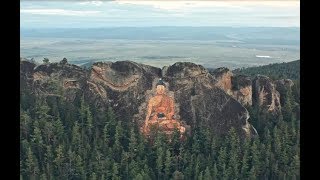 ВЫСЕЧЕННАЯ В СКАЛЕ 33-метровая статуя Будды Шакьямуни