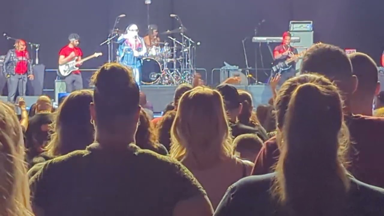 freestyle explosion Tampa's Amalie arena featuring Lisa Lisa and