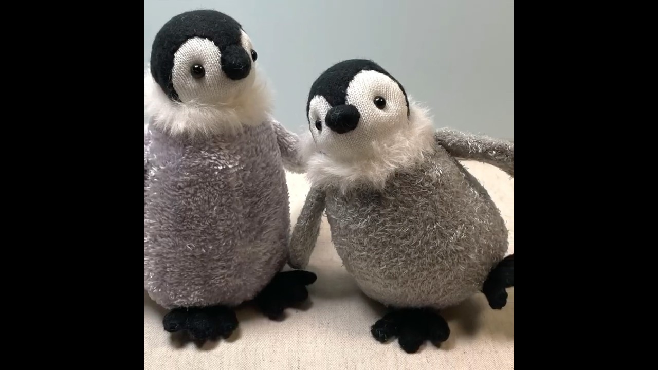 100均のモコモコ靴下赤ちゃんペンギン - YouTube