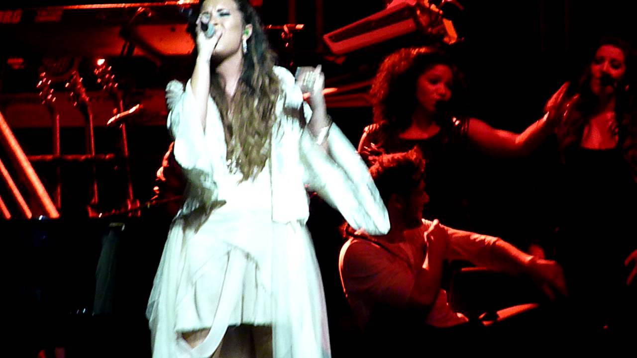Demi Lovato- How to Love (Cover)- Club Nokia 9/23