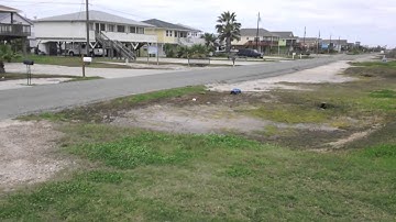 Traxxas Slash 4x4 Jumping, Bashing, and Crashing(HD)