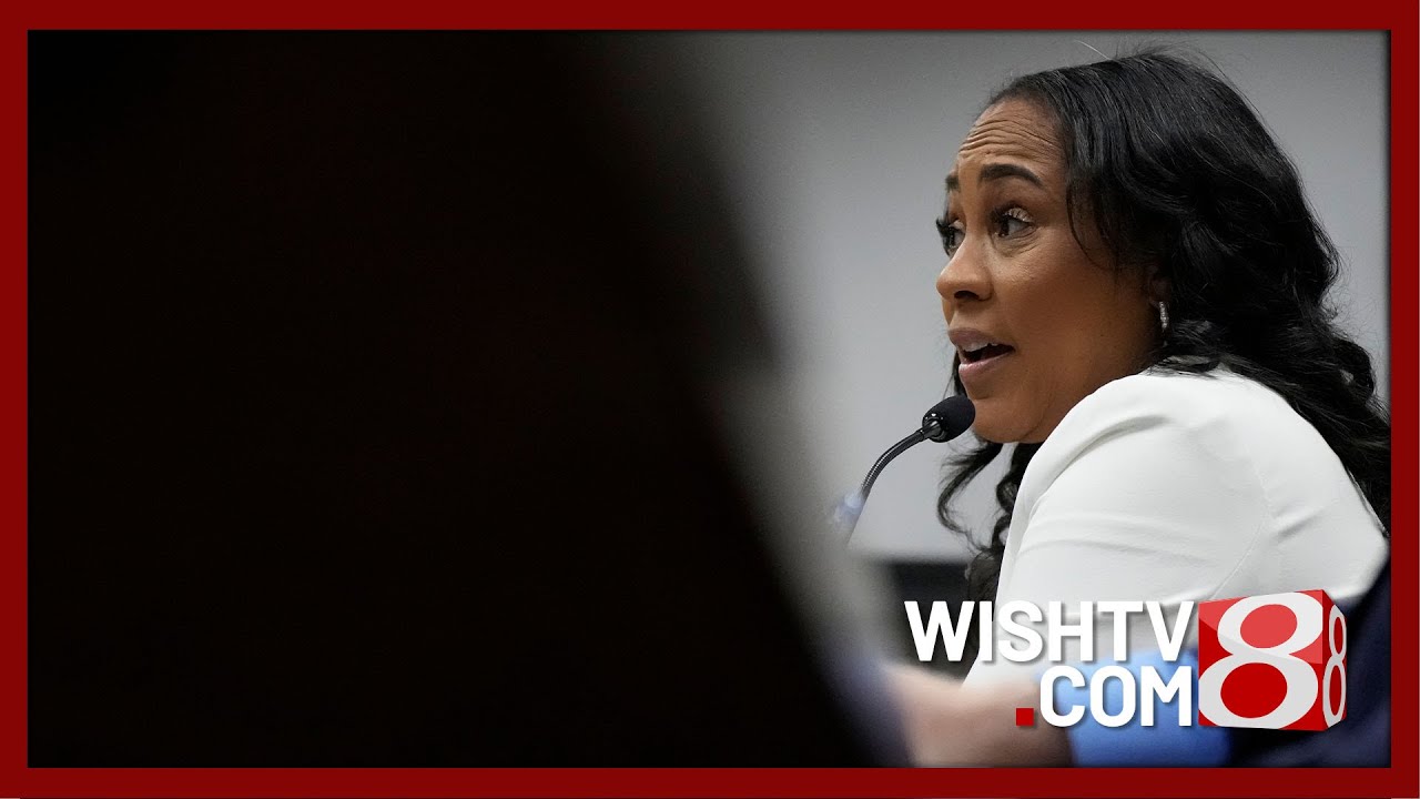 Окружной прокурор Фани Уиллис дает показания по поводу Трампа и выборов 2020 года.