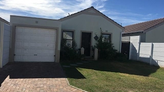 Very neat 2 bedroom house to rent in victoria park somerset west for r
7 700pm. this offers an open plan living and kitchen area, carpeted
bedroom...