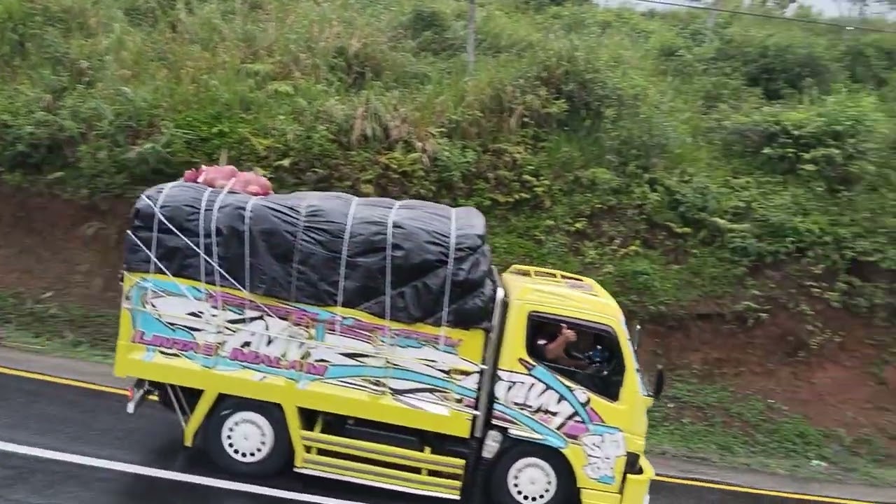 Hati-hati pak sopir! Berhasil melewati turunan extreme viral cijatem-sukanagara