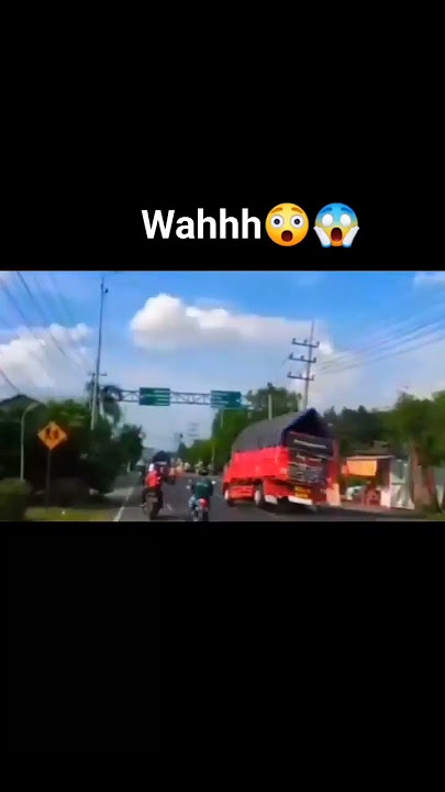 detik detik truk laka gagal oleng