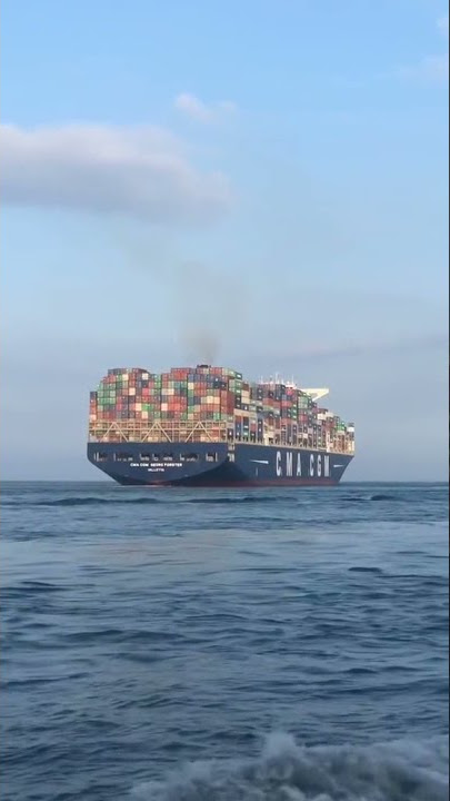 20000 TEU super large container ship cost 1 5 billion daily consumption 300 tons of oil