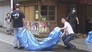 台風7号が遠ざかった伊勢神宮前の土産物店｢おはらい町｣　営業再開へ向けて片付けが進む　三重