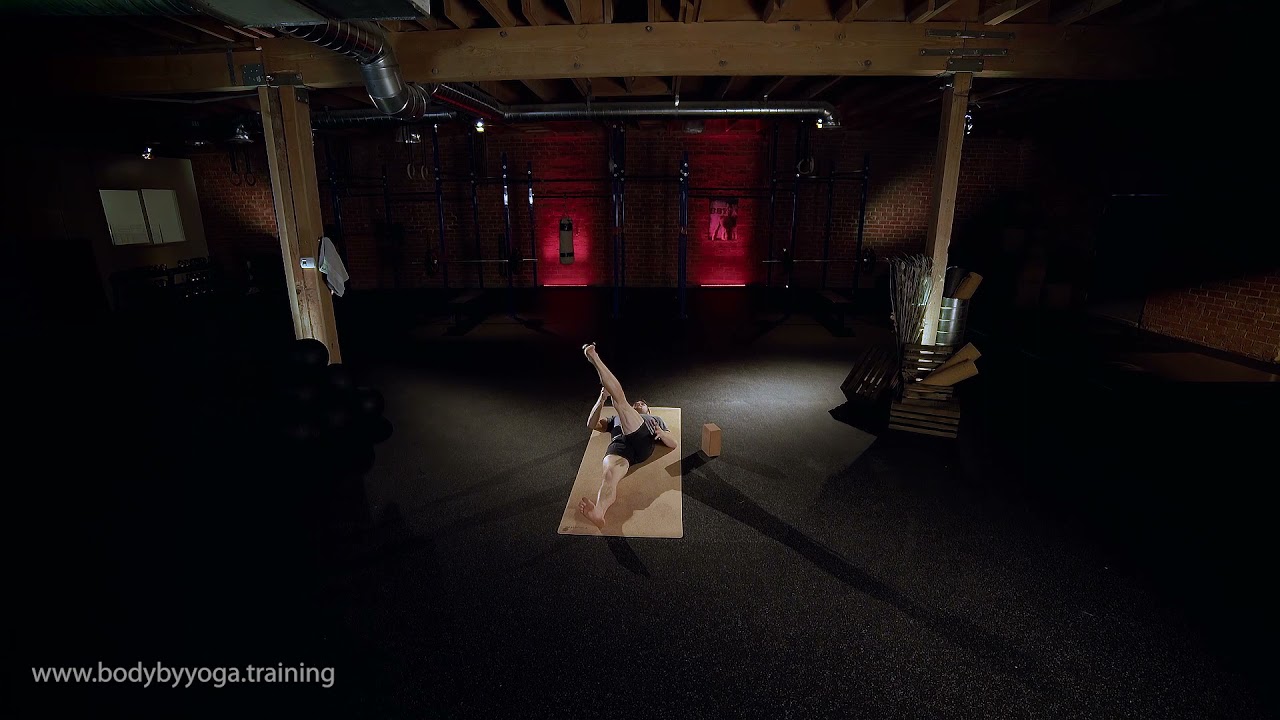 IT Band Stretch For Runners | Quick How-To Tutorial