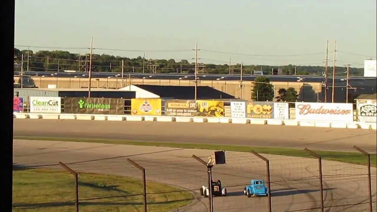 Hawkeye Downs racing in Cedar Rapids, Iowa Legends cars YouTube