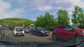 Discovery ignores elderly pedestrian on crossing?? 🤦‍♀️