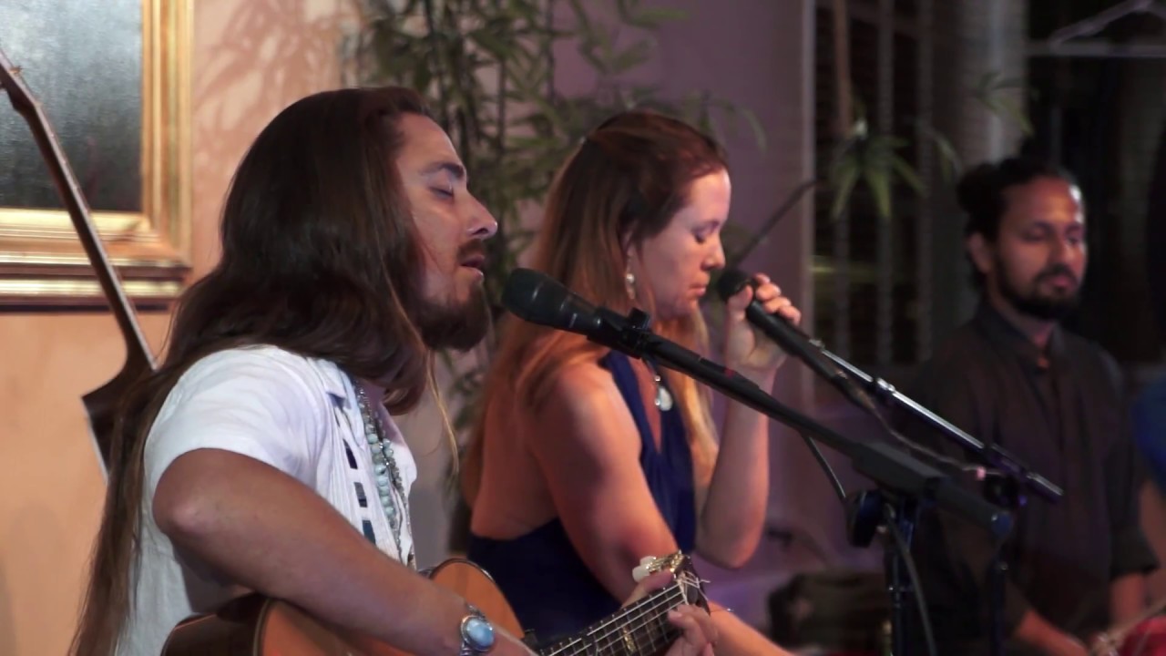 在 YouTube 上觀看「Bow to You "Official Live Video" | Jaya Lakshmi and Ananda Das with the Saraswati Dream Band」 在 YouTube 上觀看「Bow to You "Official Live Video" | Jaya Lakshmi and Ananda Das with the Saraswati Dream Band」