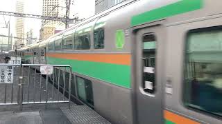 E233＋E231系普通籠原行き　新橋駅到着シーン