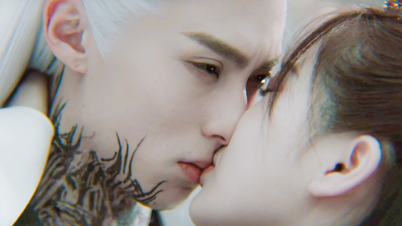 反派囚禁霸道魔王元神，不料小蘭花的一個吻給予他力量，喚醒他的神志！#虞书欣 💖#王鹤棣 #苍兰决