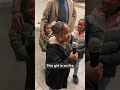 Little girl captures the hearts of New York strangers with her beautiful voice ❤️❤️