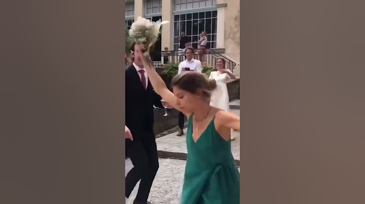 Will you throw your bouquet at the ceremony?! #wedding #weddingshorts Via: @margothon21