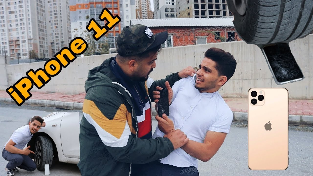صاحبي عمل فيني مقلب وكسر الايفون 11 💔 iPhone 11 vs CAR !!